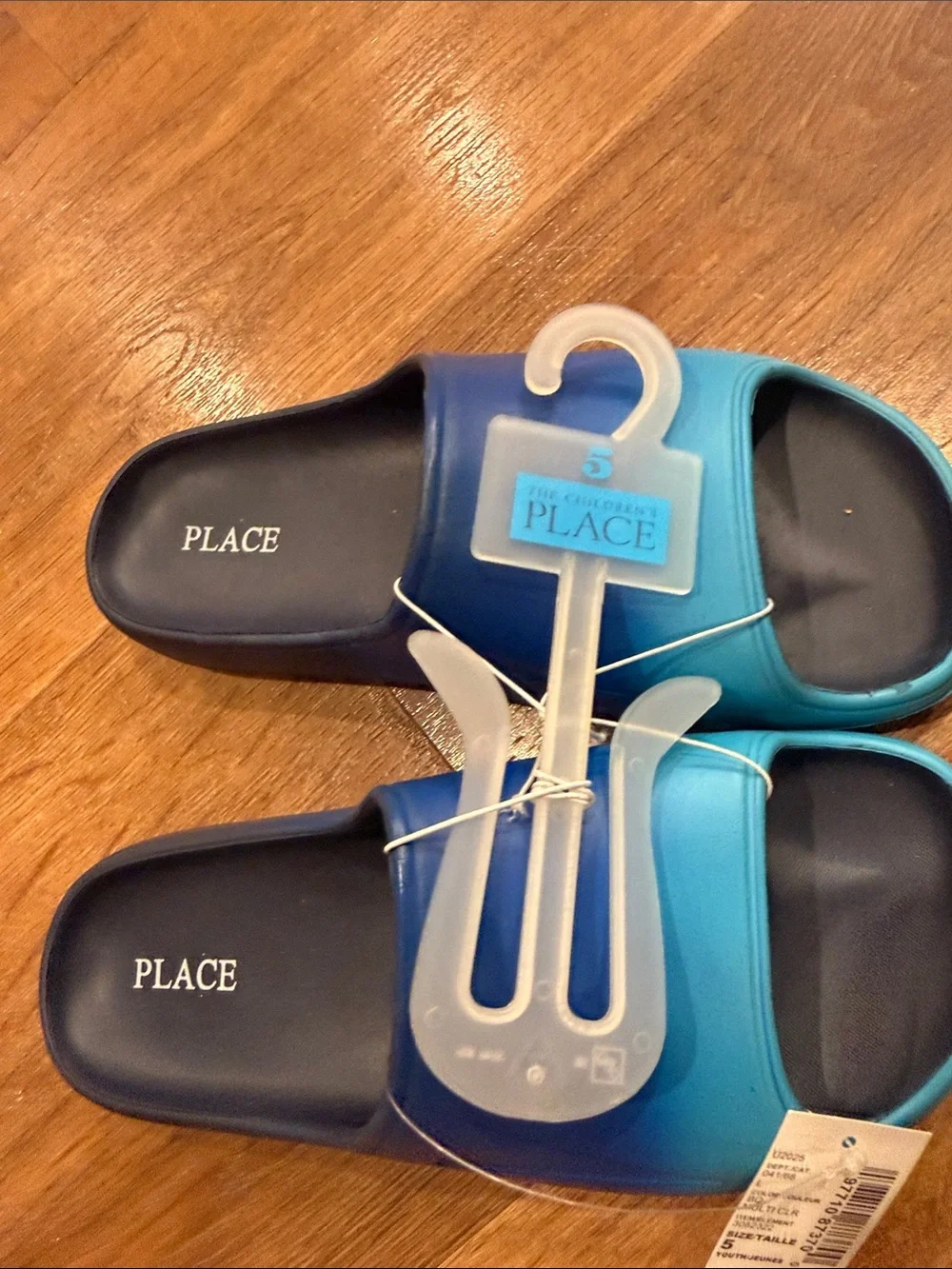 size 5 The Children's Place Blue Ombre Slide Sandals